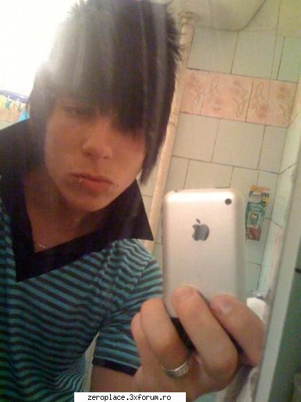 Iemo - Omu e baza isi face poze cu IPhone ^^ - Cocalari