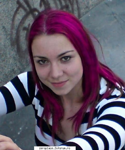 Piti cacanie in dungi - Pfiu rozu dauneaza grav prostiei nu piti? :)) - Pitipoance